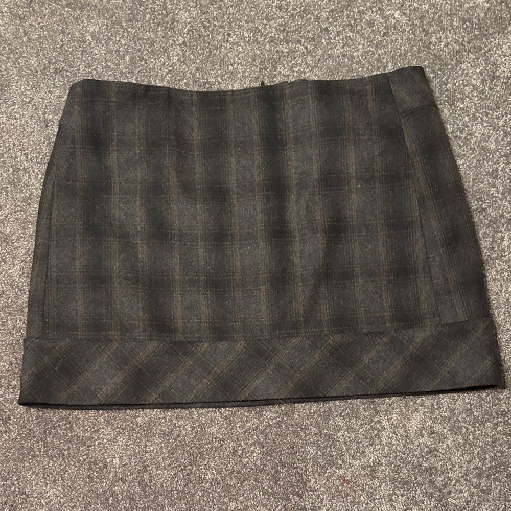 Beautiful charcoal plaid wool skirt. Elegant Charcoal Plaid Mini Skirt
